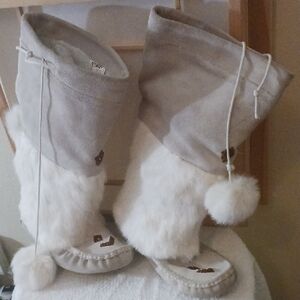 Naughty Monkey White and Gray Winter Boots